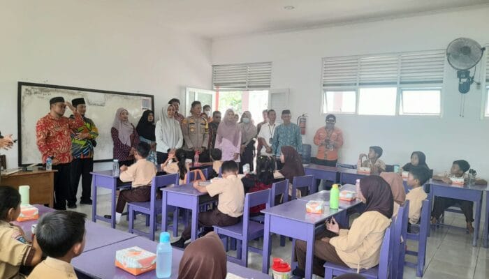 6 Sekolah di Bangka Barat Uji Coba Makan Bergizi Gratis