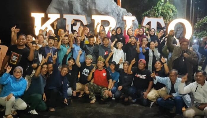 Relawan Kotak Kosong Sujud Syukur Usai Menang di Pilwako Pangkalpinang