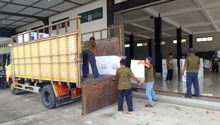 KPU Bangka Barat Mulai Distribusikan Logistik Pilkada 2024