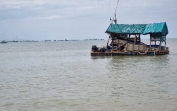 Aktivitas PIP di Perairan Keranggan, Kecamatan Mentok kembali beroperasi, Rabu (4/12/2024). Foto: Rizki Ramadhani.