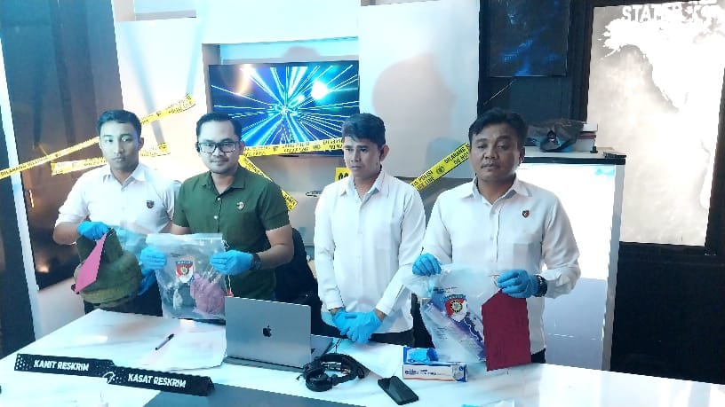 Caption Satreskrim Polres Bangka Barat gelar konferensi pers di Mako Polres Babar, Kamis (19/12/2024). (Ist)