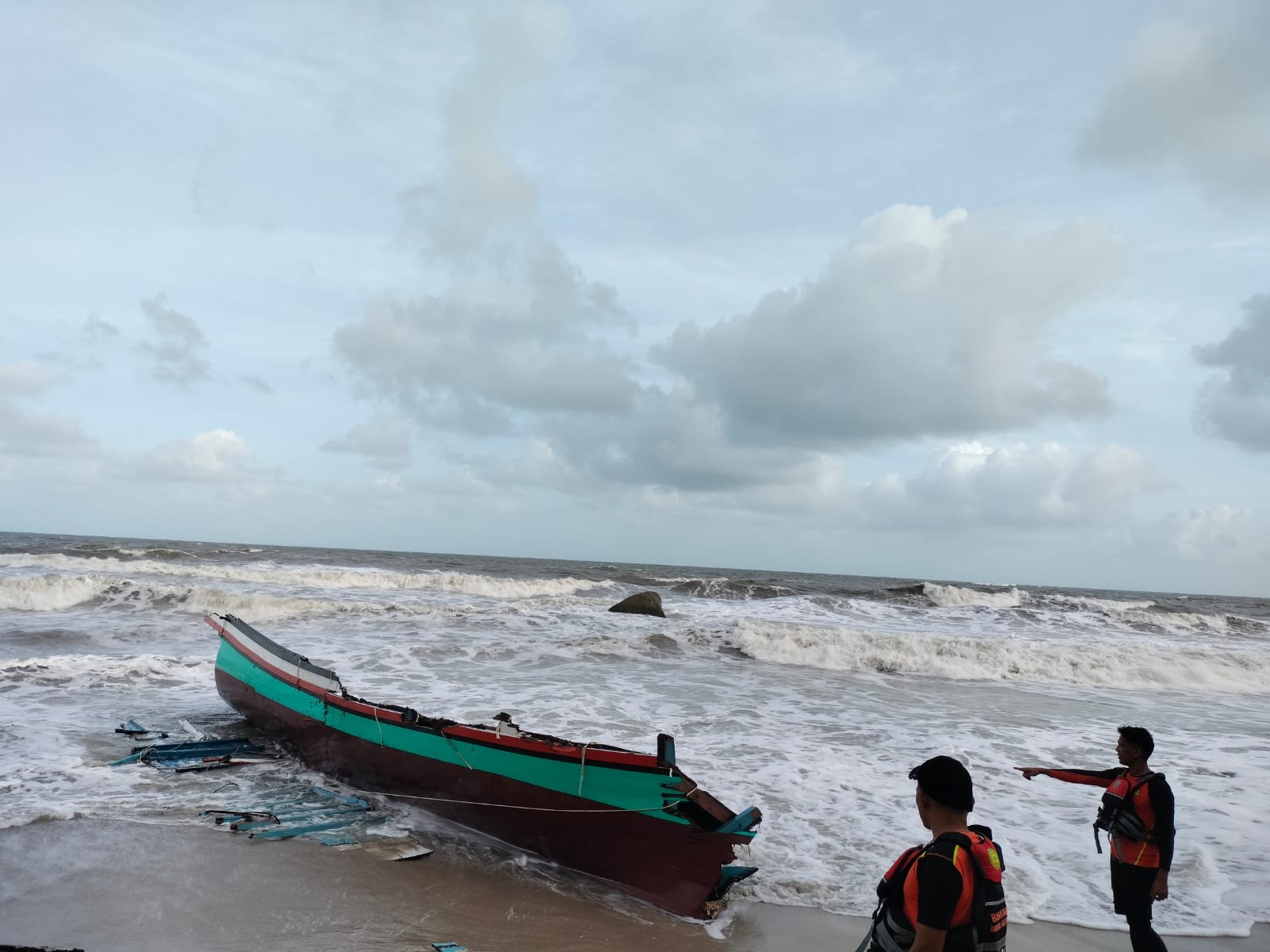 Tim SAR gabungan cari nelayan yang hilang. (Foto istimewa)