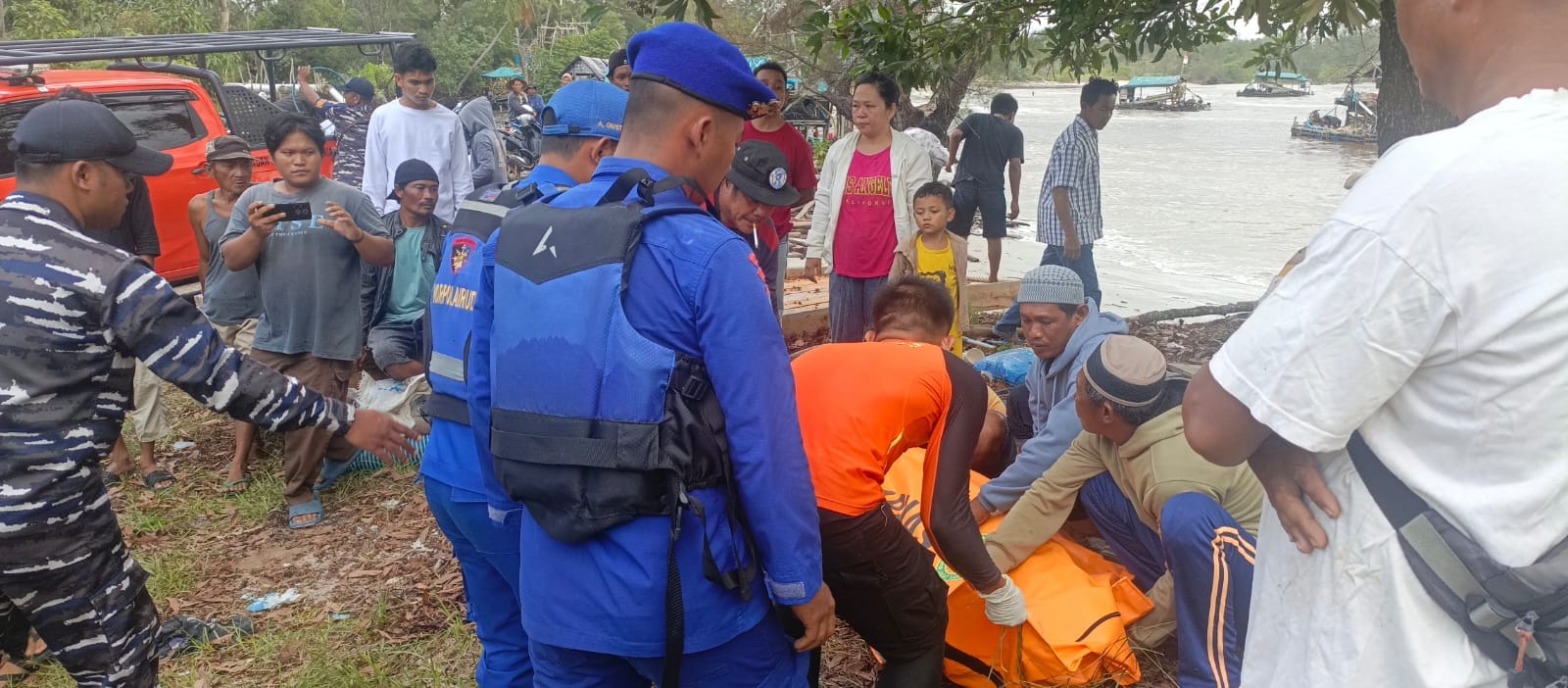 Tim Gabungan evakuasi Rizki yang hilang saat mancing. (Foto: istimewa)