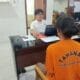 KF saat diperiksa petugas dari Satresnarkoba Polres Bangka Barat. Foto: Istimewa.