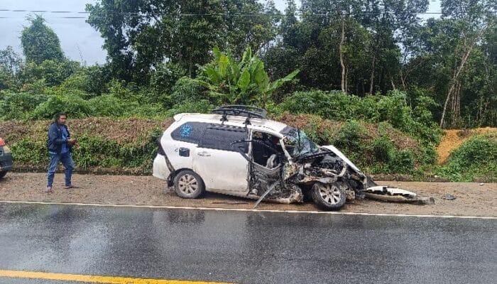 Alami Tabrakan Beruntun, Penumpang Minibus Sempat Panik Takut Mobil Meledak