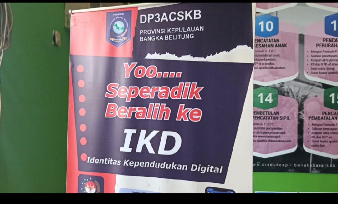 Spanduk ajakan berakhir ke Identitas Kependudukan Digital. (Foto : Sorotanbangka.com)