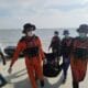 Tim SAR evakuasi jenazah nelayan. Foto: Ist