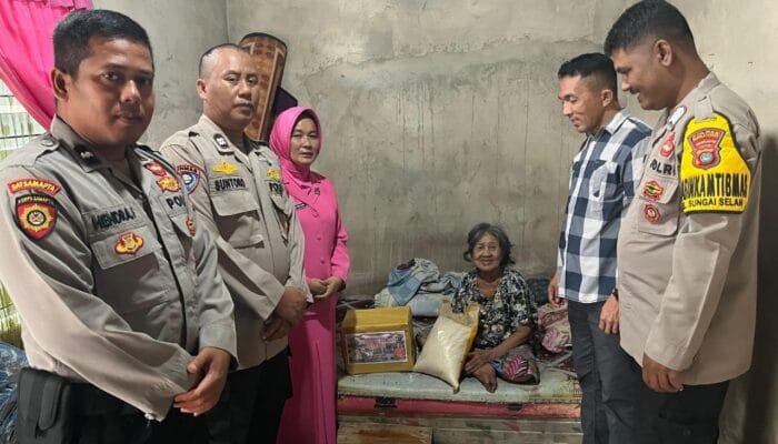 Polsek Sungai Selan Beri Bantuan untuk Warga Kurang Mampu