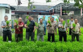 Rutan Mentok panen sayur.