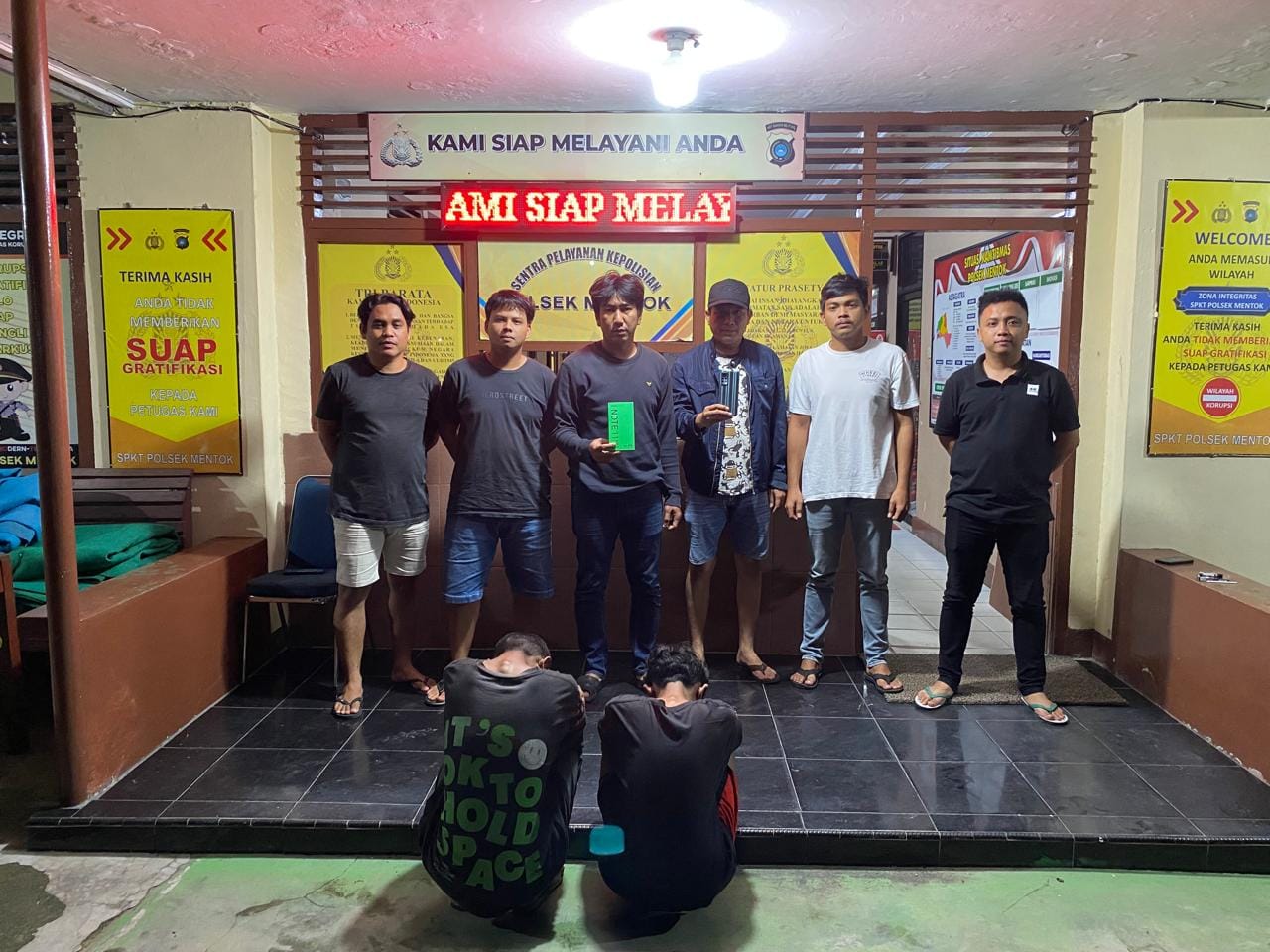 Pelaku pencurian ditangkap Polsek Mentok. Foto: Istimewa.