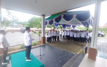 Apel Peringatan Hari Desa Nasional Tahun 2025, di Lapangan Kantor Desa Air Belo Kecamatan Mentok, Rabu (15/1/2025).