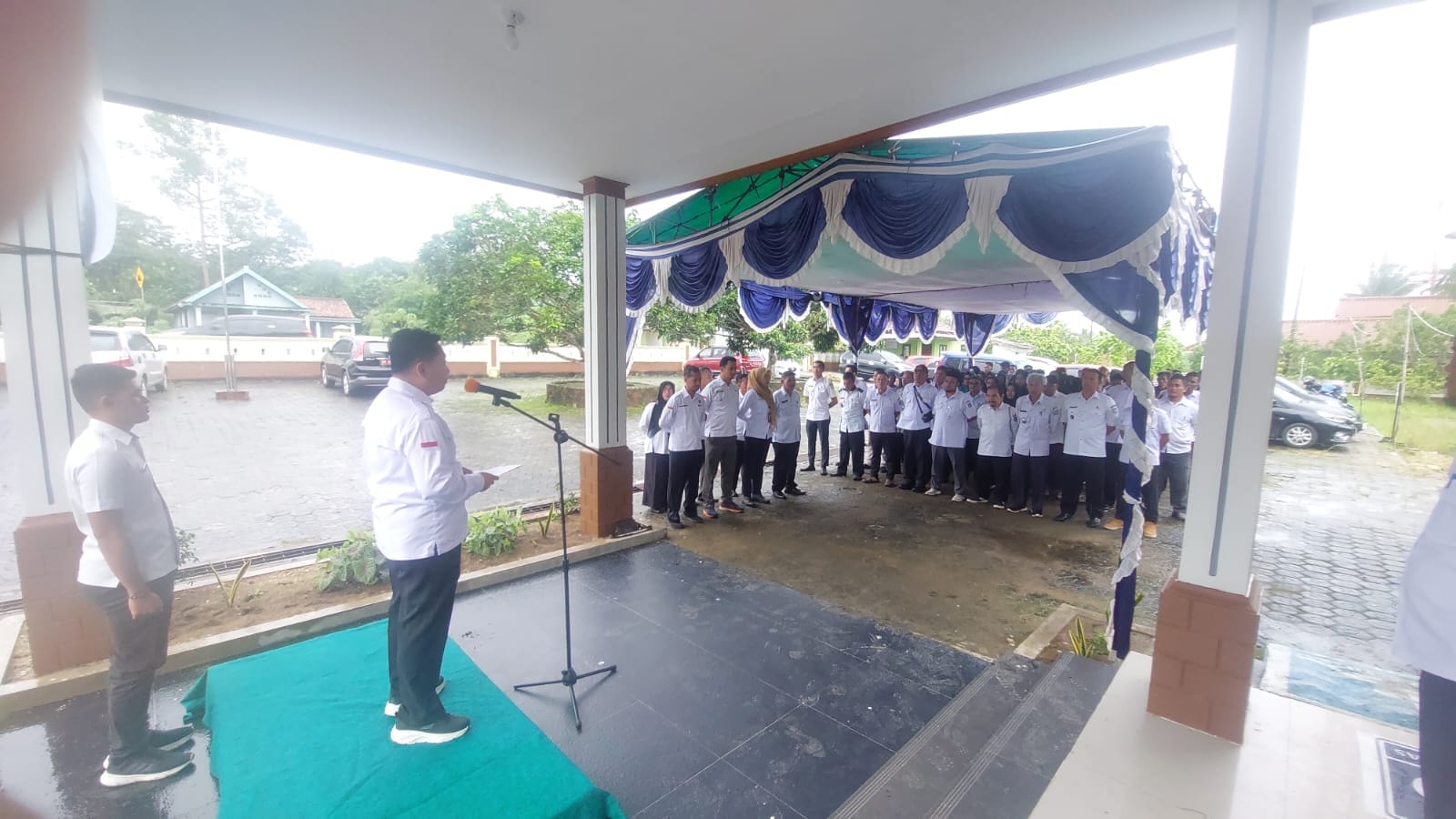 Apel Peringatan Hari Desa Nasional Tahun 2025, di Lapangan Kantor Desa Air Belo Kecamatan Mentok, Rabu (15/1/2025).