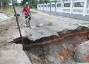Banyak Jalan Rusak Akibat Banjir, Camat Parittiga Imbau Pengendara Waspada