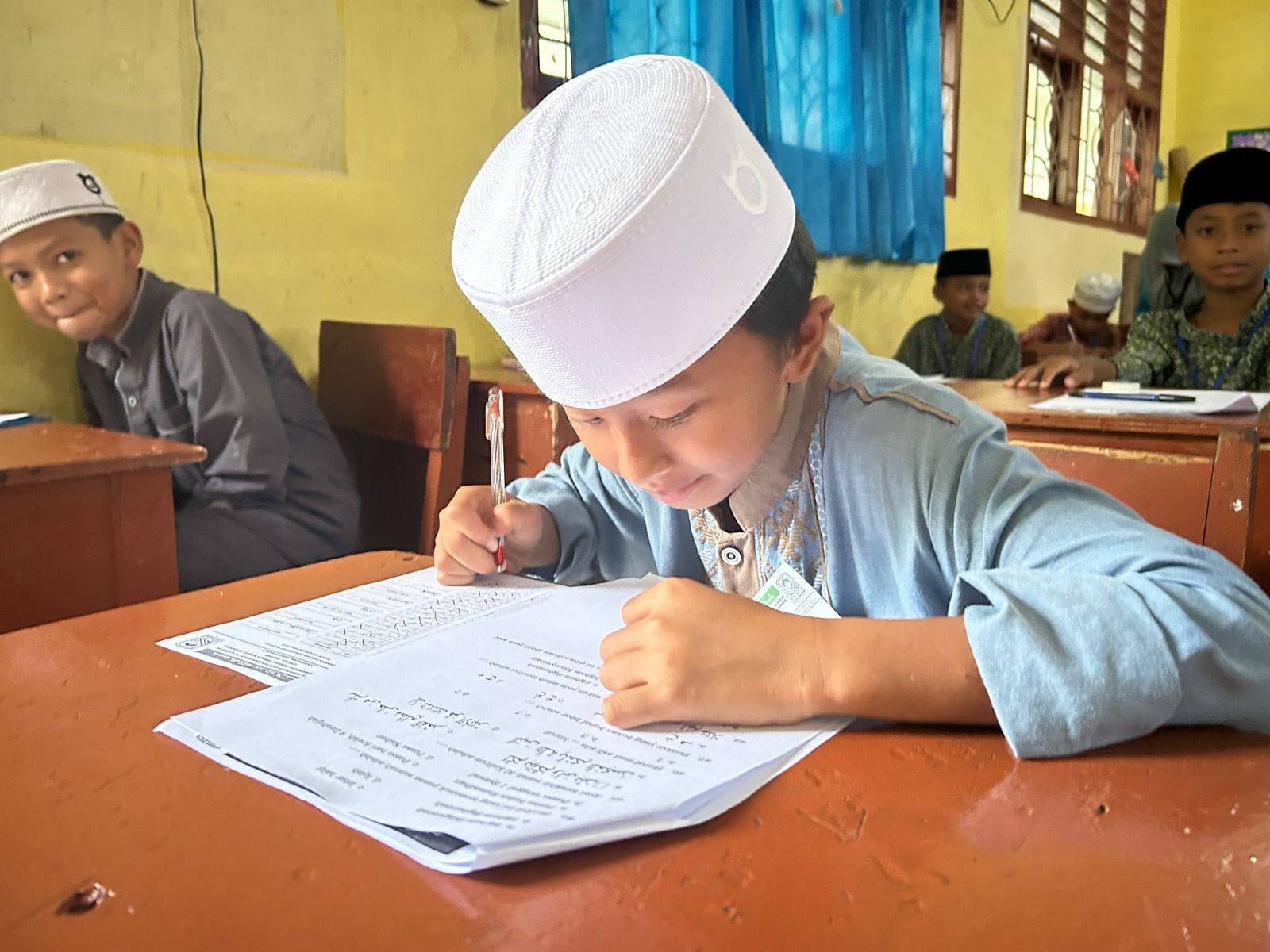 Santri di Bangka Barat, ikuti Munaqosyah Tertulis secara serentak di enam kecamatan, pada Minggu (19/1/2025). (Ist)
