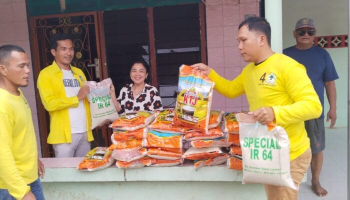 Partai Golkar Berikan Bantuan ke Korban Banjir di Bangka Barat