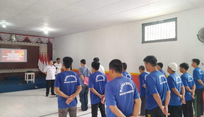 Dua Warga Binaan Rutan Mentok Terima Remisi Imlek