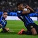 Denzel Dumfries dan Lautaro saat merayakan gol. Foto: X Inter.
