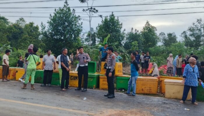Truk Terguling di Simpang Teritip, Sopir Akui Rem Blong dan Udang Hendak Dibawa ke Jakarta