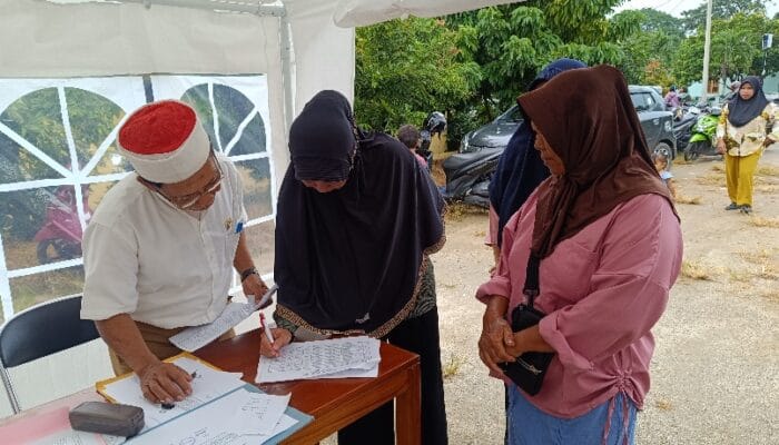 Baznas Babar Salurkan Bantuan Pendidikan dan Modal Usaha ke Warga