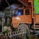 Truk yang menghantam rumah warga. Foto: Sorotanbangka.