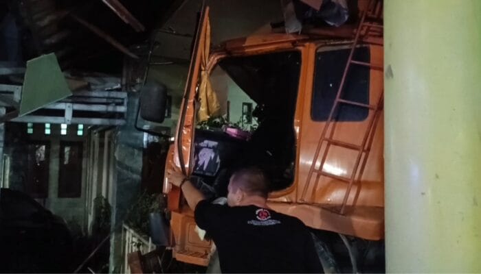 Tak Hanya Tambah Rambu, Warga Mentok Minta Jalan Imam Bonjol Diperbaiki