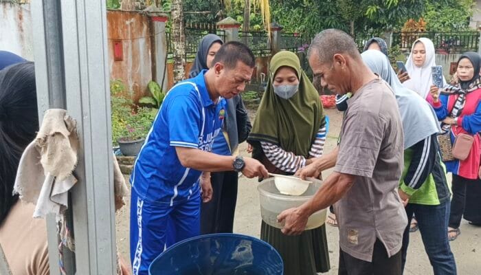 Ratusan Ikan Nila Disebar Ke Rumah Warga, Cegah DBD di Musim Hujan