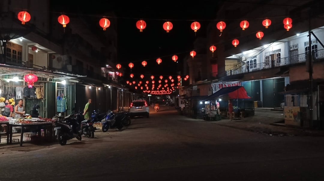 Ratusan lampion hiasi pasar Parittiga, Bangka Barat. (Sorotanbangka.com)