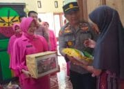 Polsek Sungai Selan Berikan Bantuan ke Warga Pesisir Tanjung Pura