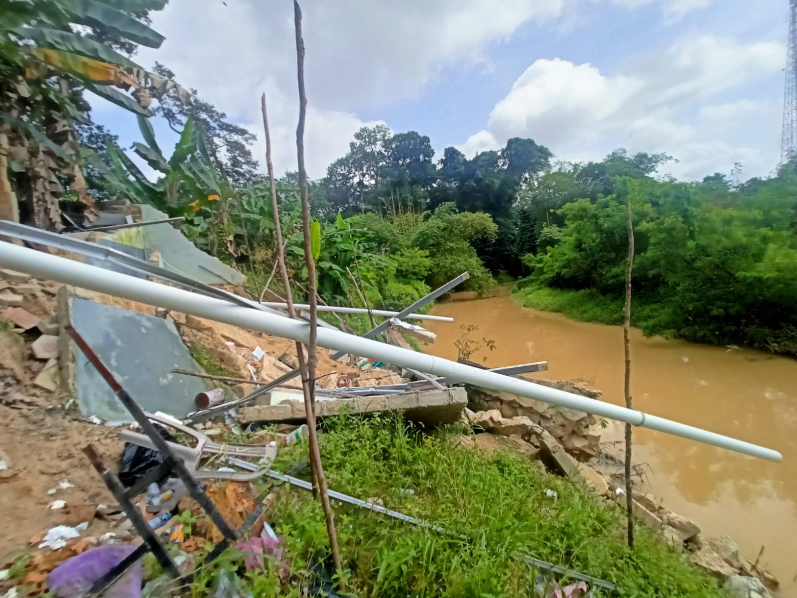 Longsor Kampung Ulu. Foto: Istimewa.