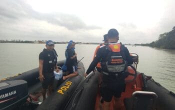 Basarnas melakukan pencarian. Foto: Istimewa.