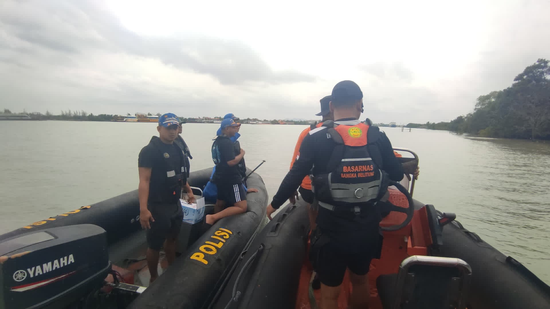 Basarnas melakukan pencarian. Foto: Istimewa.