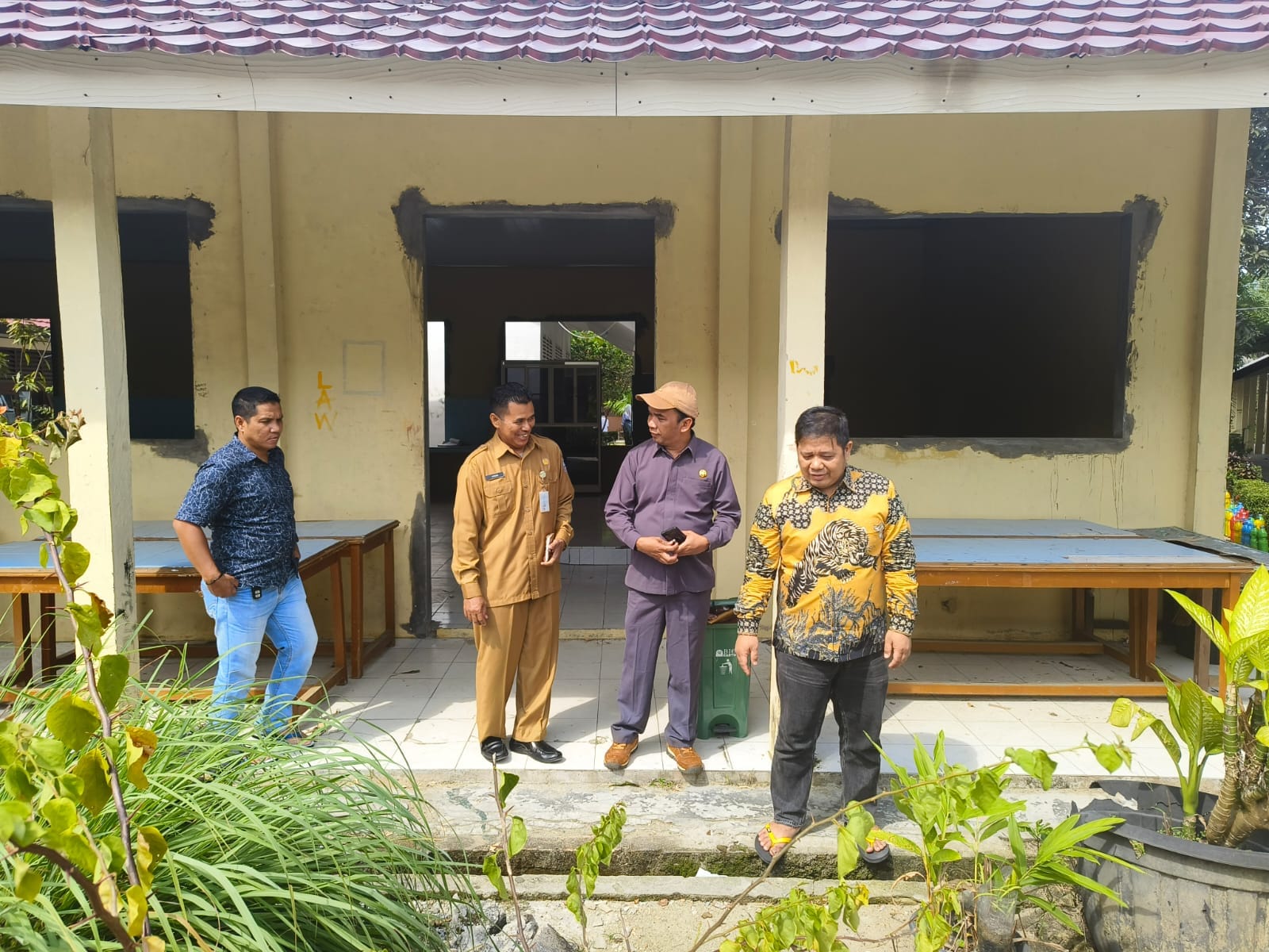 Peninjauan ruang kelas SMAN 1 Mentok. Foto: Istimewa.