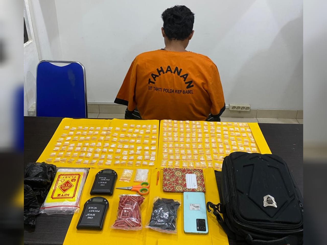 Pelaku saat diamankan di Mapolda Bangka Belitung. Foto: Istimewa.