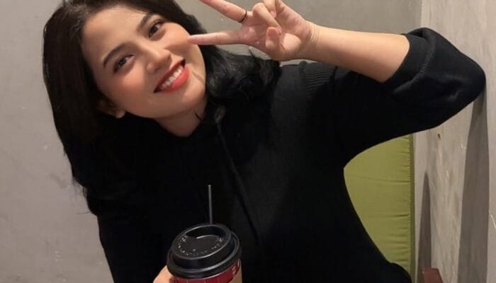 Intip Perjalanan Shabrina, Berawal dari Penyanyi Cafe Hingga Tembus Panggung lndonesian Idol 2025