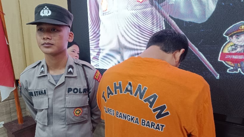 Tersangka saat diamankan di Mapolres Bangka Barat. Foto: Sorotanbangka.
