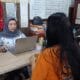 Tersangka saat diperiksa petugas. Foto: Sorotanbangka.