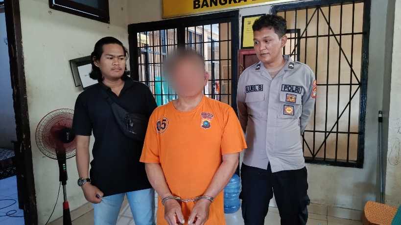 Tersangka saat diamankan Mapolres Bangka Barat. Foto: Sorotanbangka.