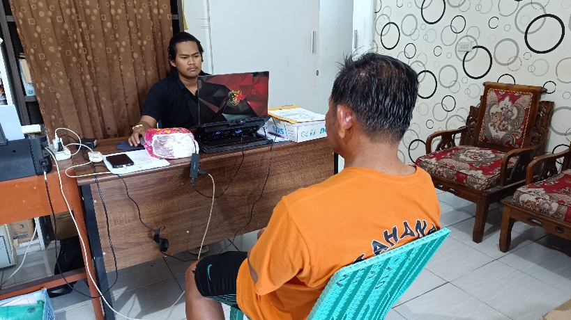 Tersangka saat menjalani pemeriksaan. Foto: Sorotanbangka.