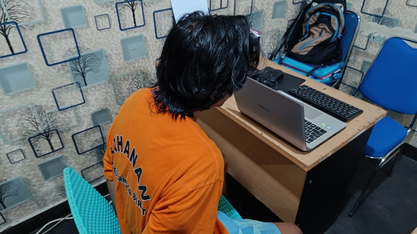 G alias F saat diamankan di Mapolres Bangka Barat. Foto: Sorotanbangka.