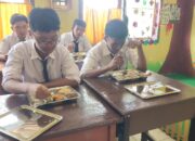 Pj. Bupati Belitung Tinjau Makan Bergizi Gratis di SMPN 7 Tanjungpandan, Pelajar Bisa Menabung