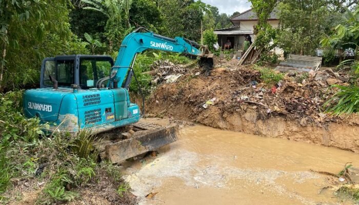 Antisipasi Banjir dan Longsor, Kodim 0431/Bangka Barat Lanjutkan Normalisasi Sungai