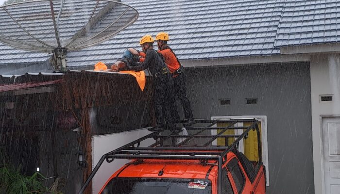 Warga Bateng Tewas Tersengat Listrik saat Perbaiki Atap Rumah
