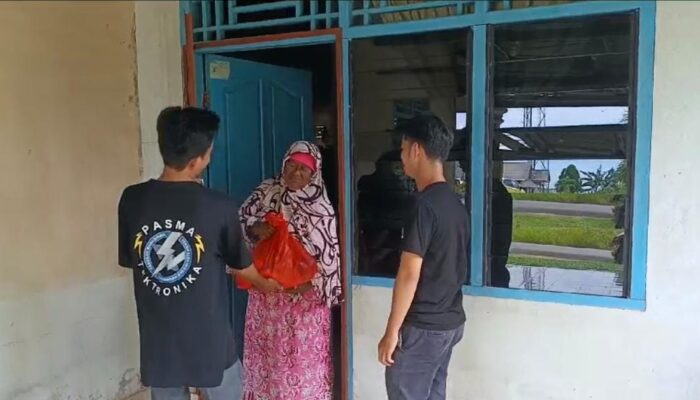HMI Babel Raya Salurkan Bansos ke Masyarakat Kurang Mampu