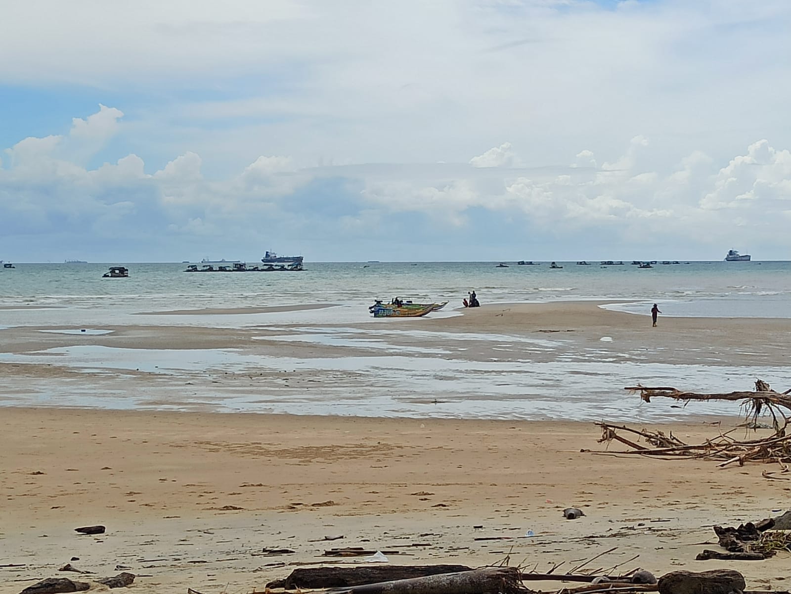 Aktivitas pertambangan terkini di perairan Keranggan. Foto: Sorotanbangka.