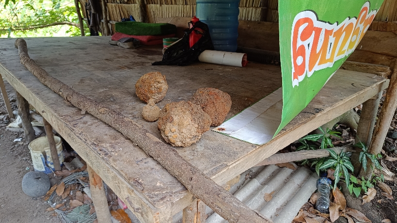 Benda yang diduga peledak. Foto: Sorotanbangka.