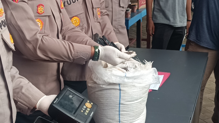 Ilustrasi penyelundupan timah. Foto: Rizki Ramadhani