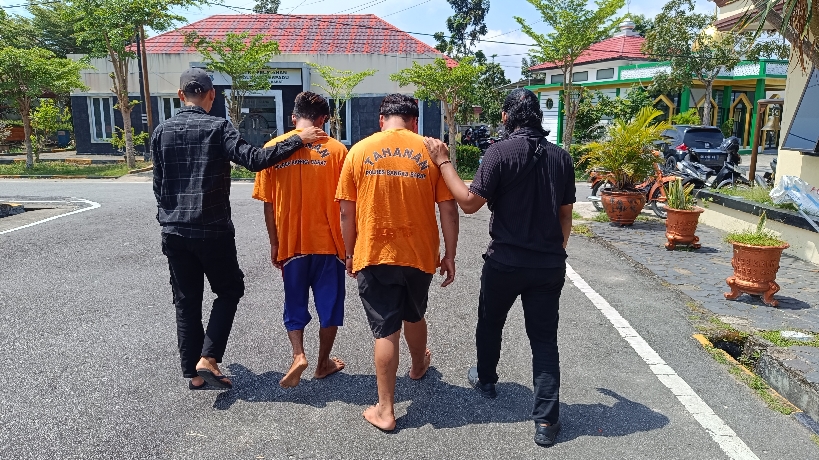 Dua tersangka pencabulan diamankan. Foto: Sorotanbangka.