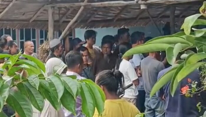 Warga Datangi Gudang Bos AJ Terkait Tambang Timah Keranggan