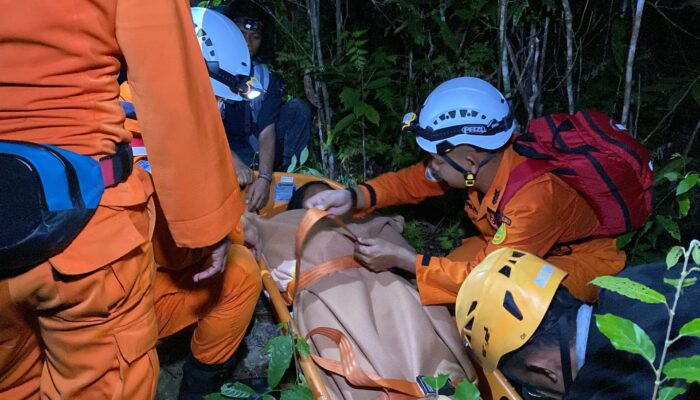 Basarnas Evakuasi Pendaki yang Alami Hipotermia di Bukit Pading