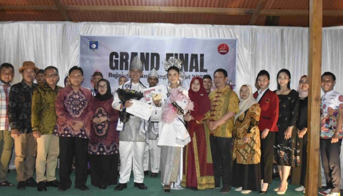 Arlen Revel-Chintya Laura Terpilih Jadi Bujang Dayang Bangka Barat 2025